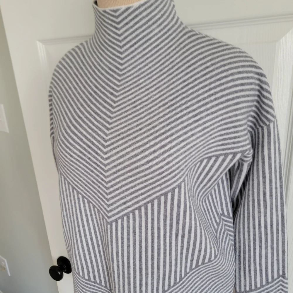 2/$20 Cynthia Rowley Striped Mick Neck Sweater S - Picture 5 of 13